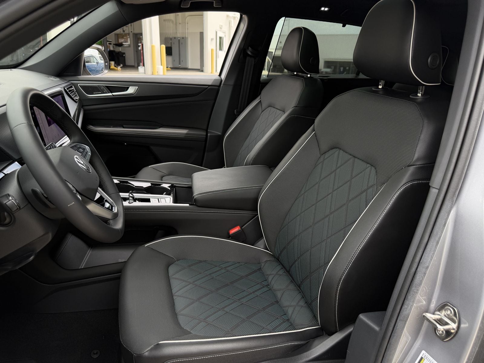 2024 Volkswagen Atlas Cross Sport 2.0T SEL Premium R-Line