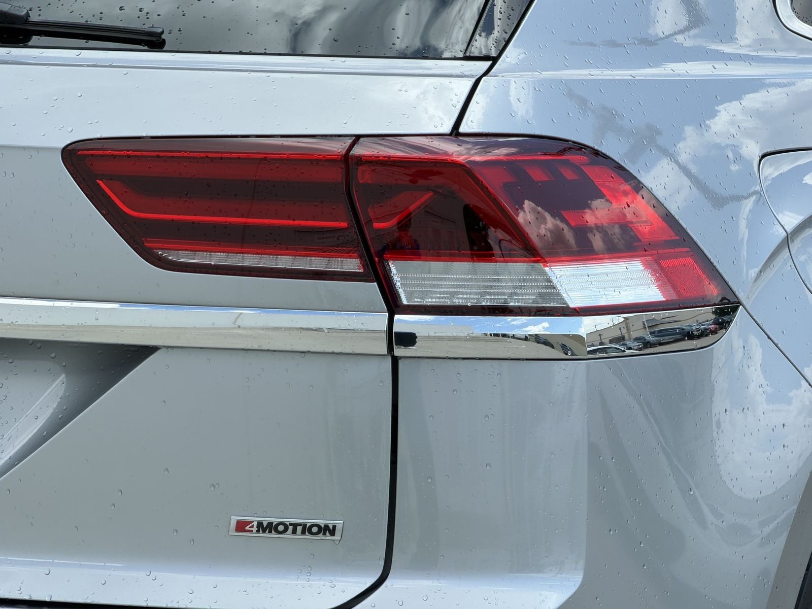 2022 Volkswagen Atlas Cross Sport 3.6L V6 SEL R-Line