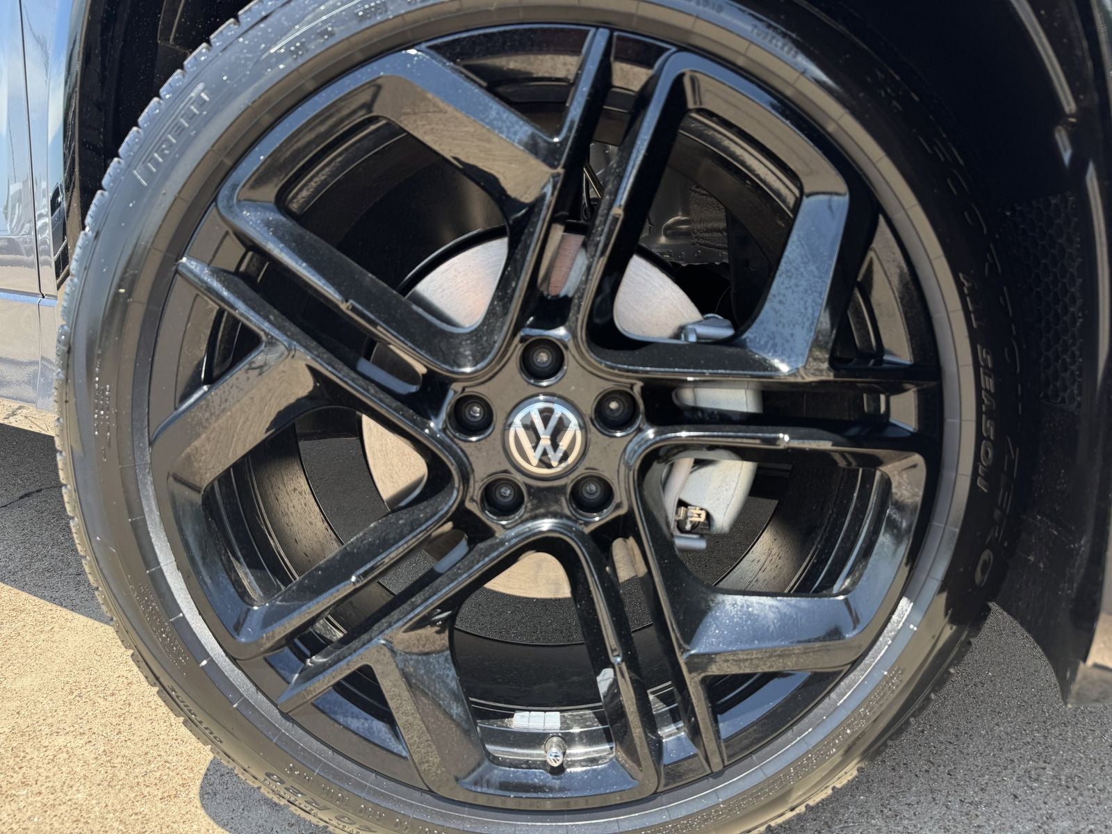 2026 Volkswagen Tiguan 2.0T SE R-Line Black