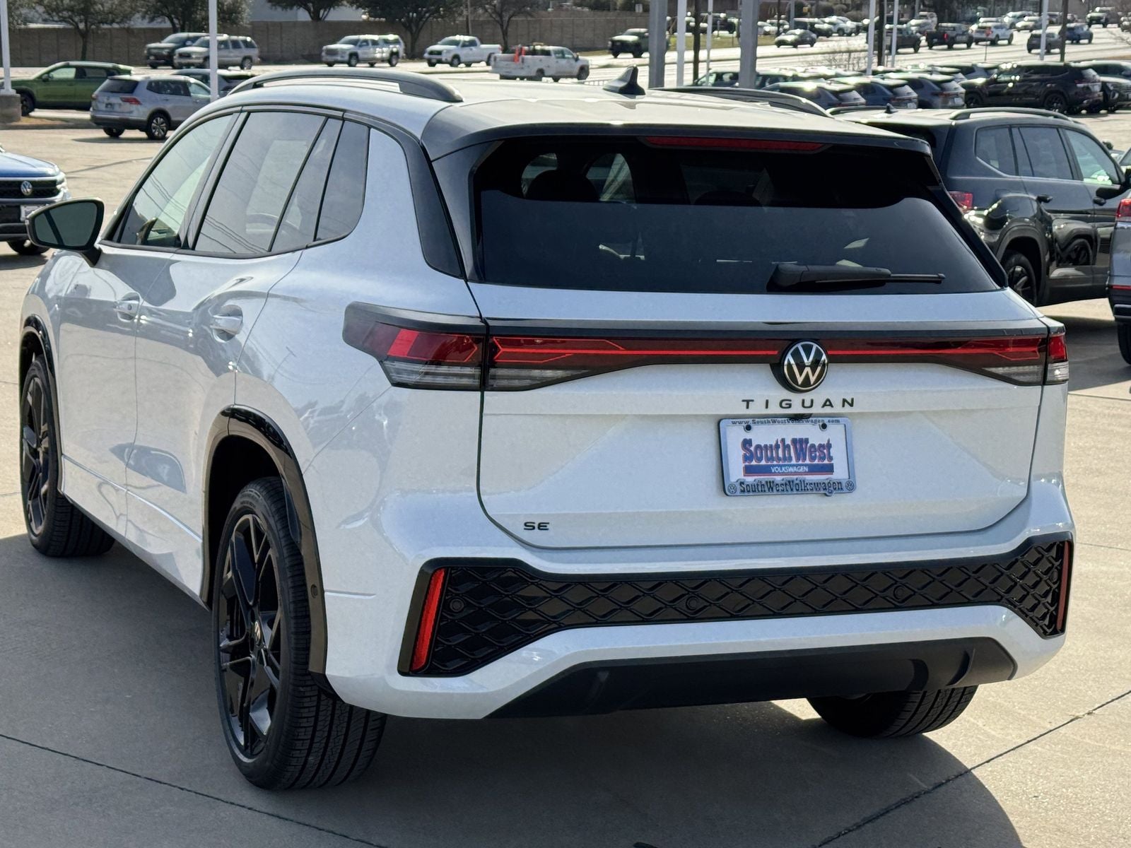 2026 Volkswagen Tiguan 2.0T SE R-Line Black