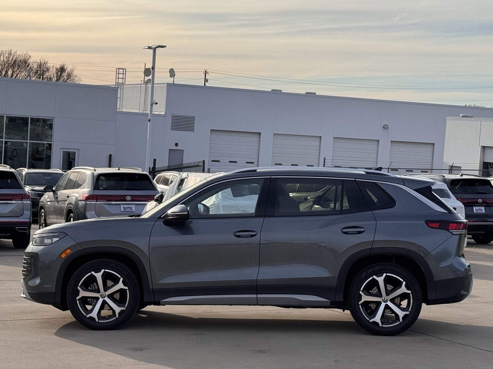 2026 Volkswagen Tiguan 2.0T SE