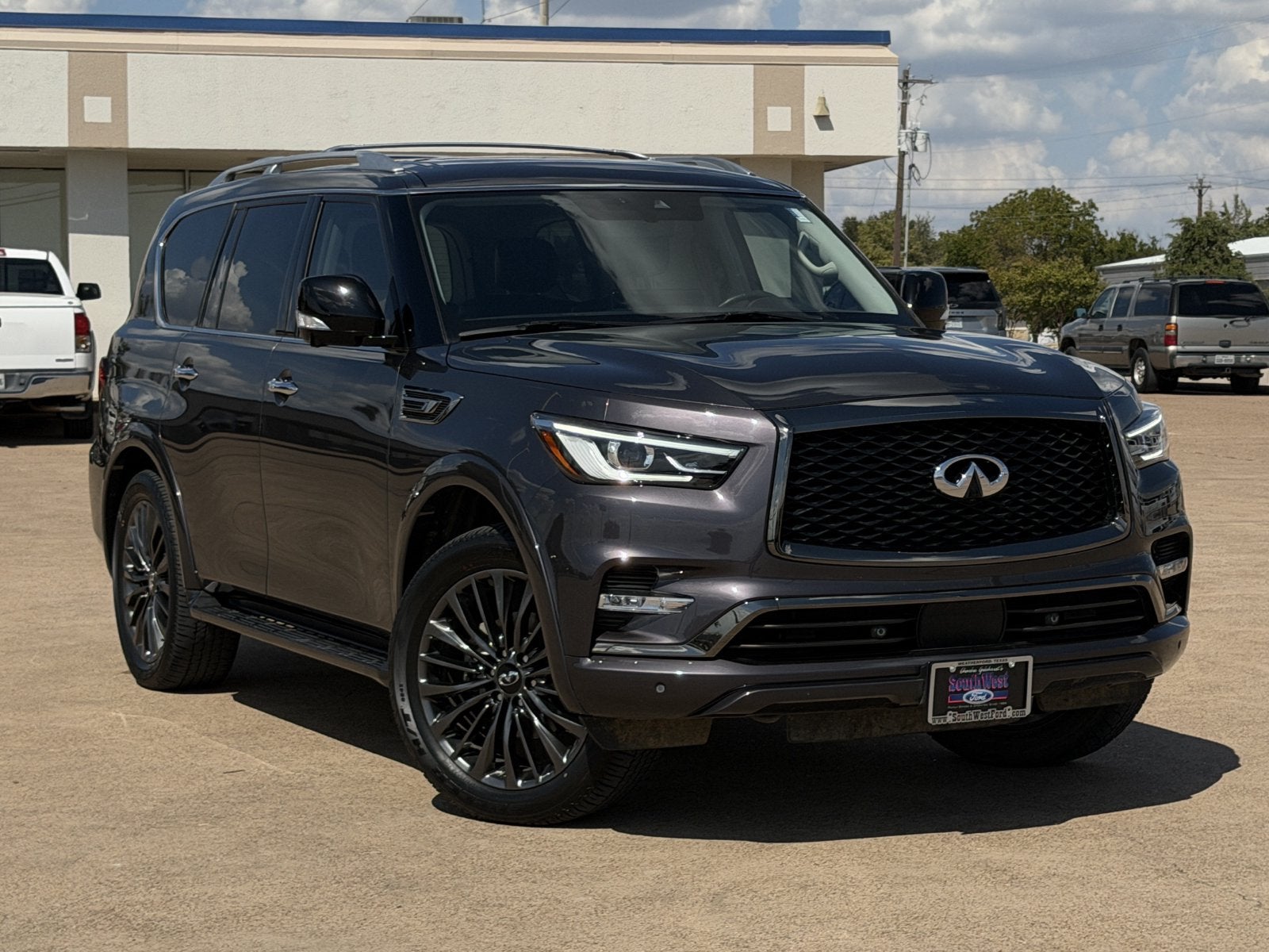 2023 INFINITI QX80 Premium Select