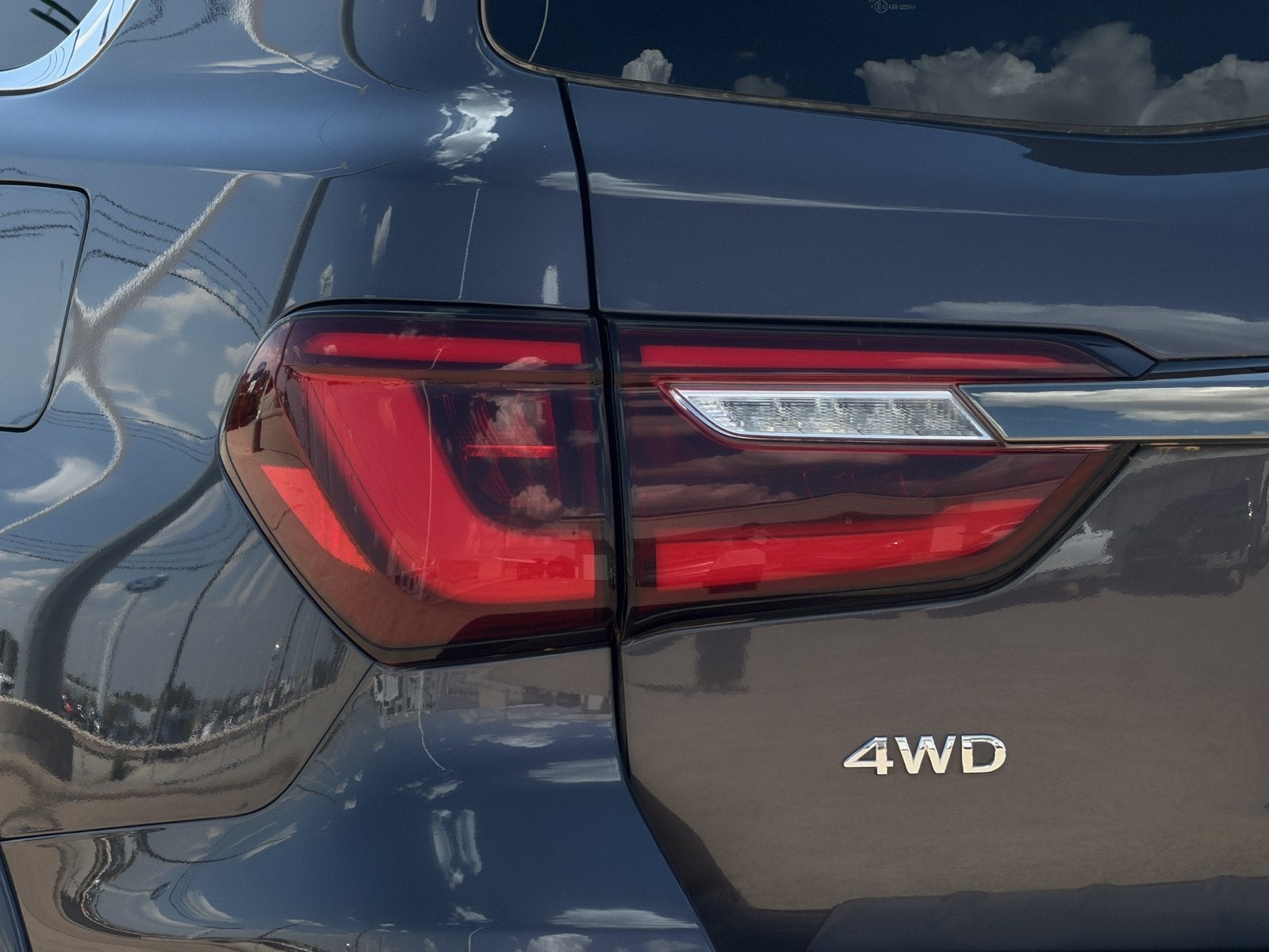 2023 INFINITI QX80 Premium Select
