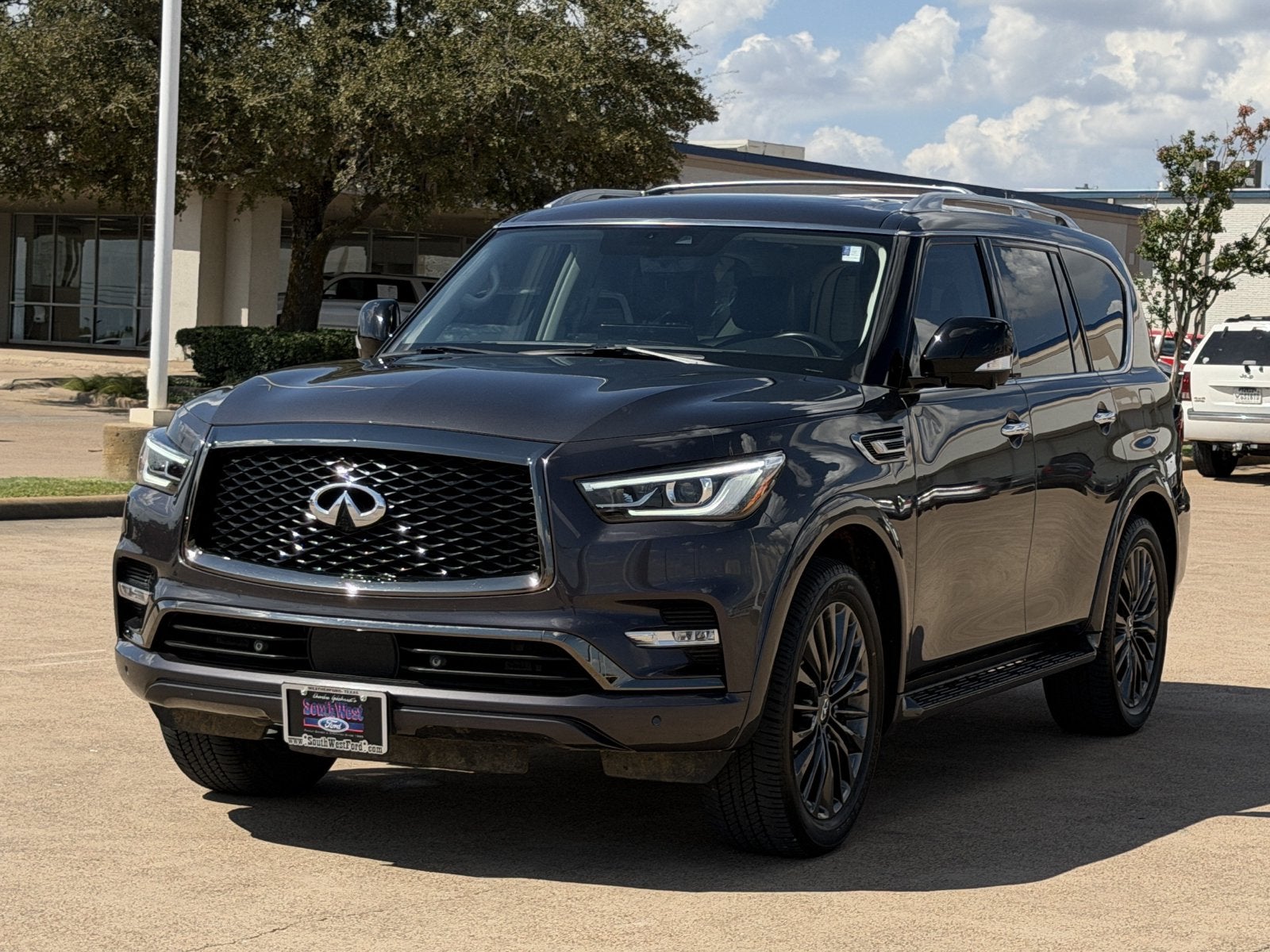 2023 INFINITI QX80 Premium Select